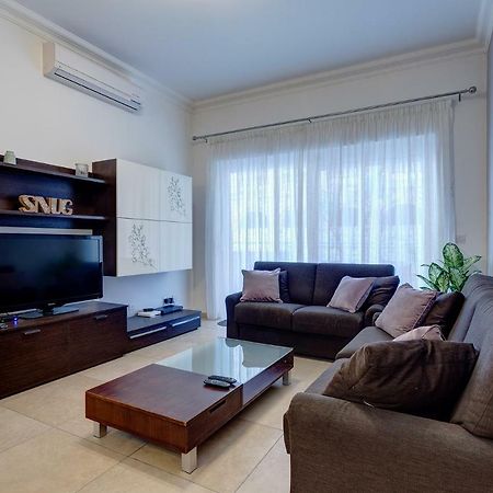 Gorgeous Apartment With Terrace In Fort Cambridge, Pool Слима Екстериор снимка