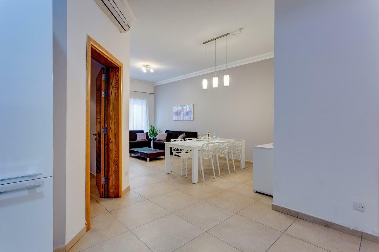 Gorgeous Apartment With Terrace In Fort Cambridge, Pool Слима Екстериор снимка