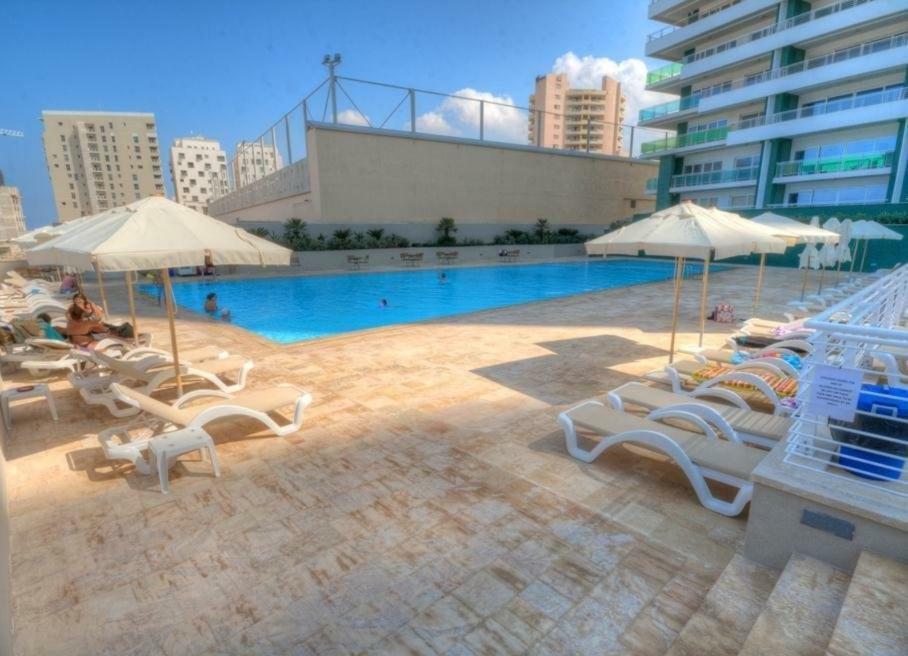 Gorgeous Apartment With Terrace In Fort Cambridge, Pool Слима Екстериор снимка