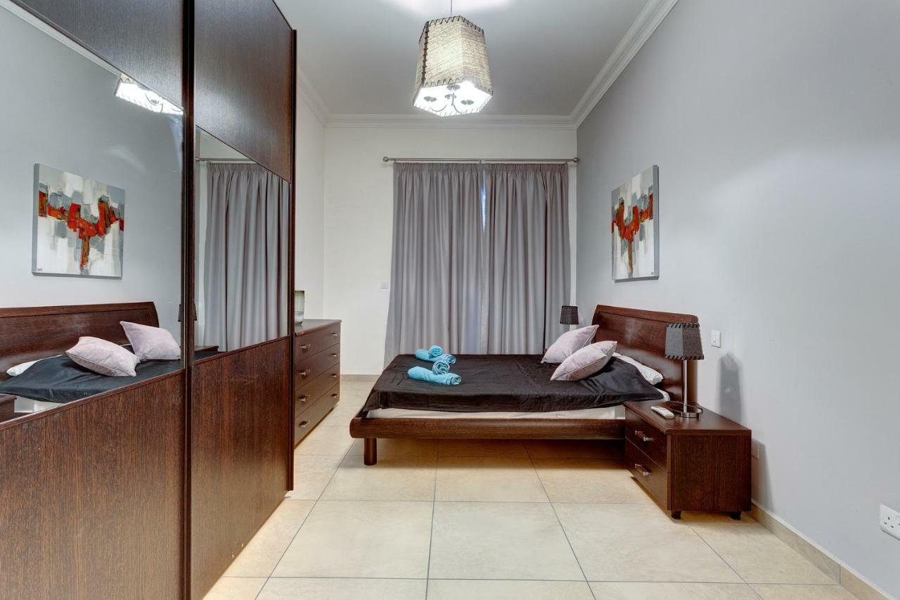 Gorgeous Apartment With Terrace In Fort Cambridge, Pool Слима Екстериор снимка