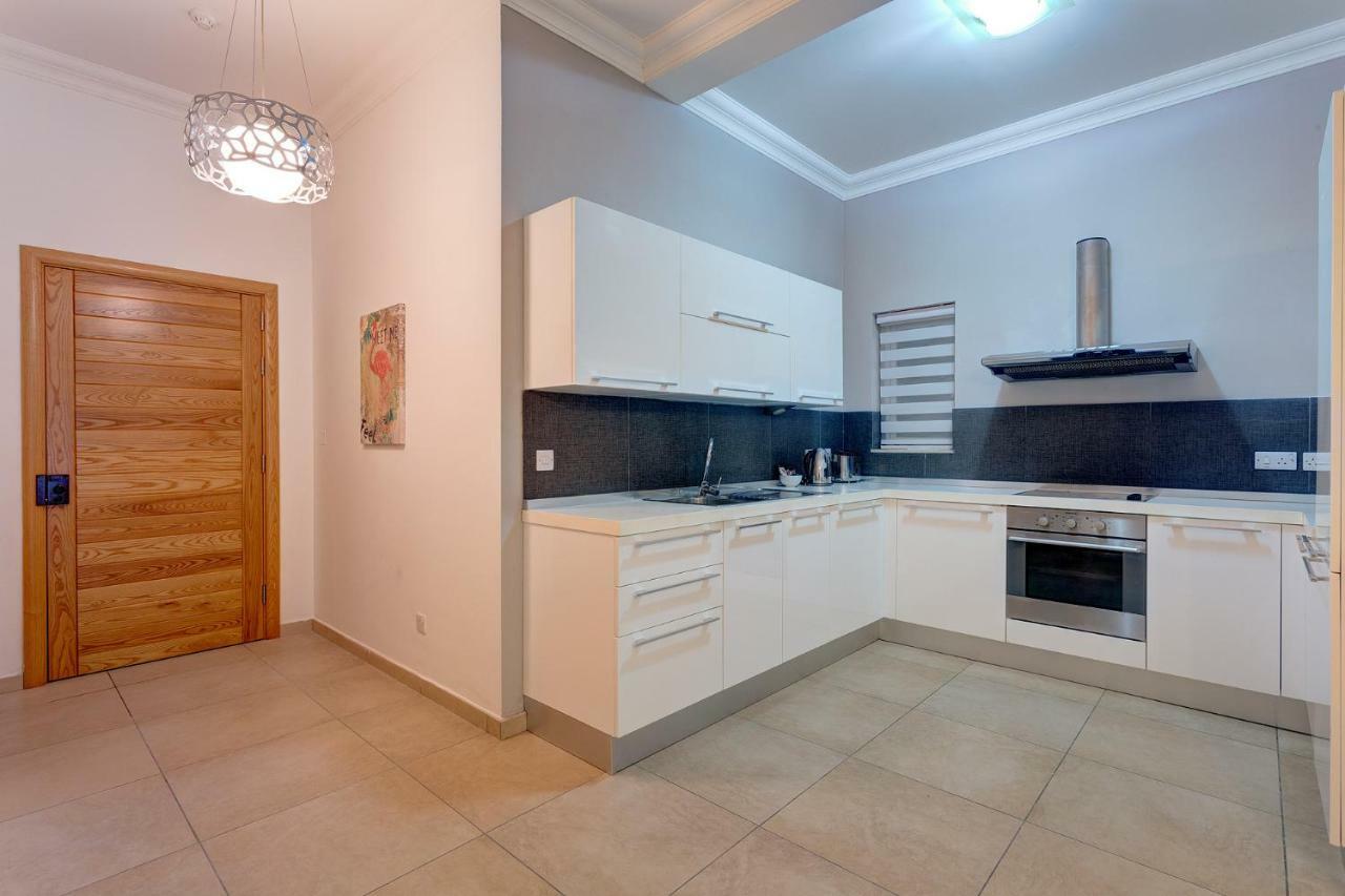 Gorgeous Apartment With Terrace In Fort Cambridge, Pool Слима Екстериор снимка